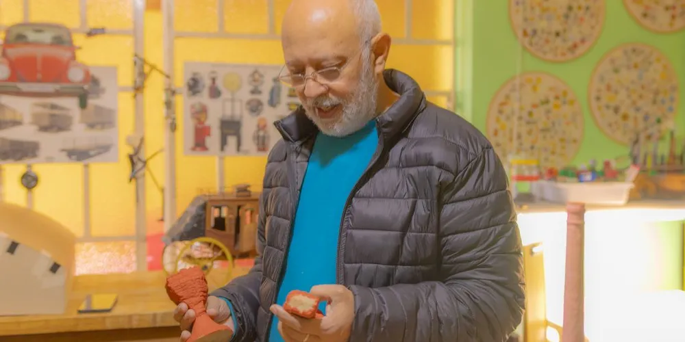 Mario Cezar Lopes tem 64 anos e é professor da Universidade Estadual de Ponta Grossa