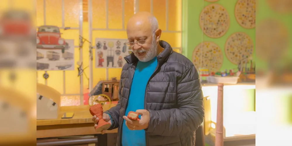 Mario Cezar Lopes tem 64 anos e é professor da Universidade Estadual de Ponta Grossa