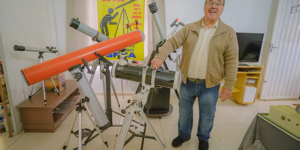 Maurício José Kaczmarech é graduado em Licenciatura e Bacharelado em Geogragia