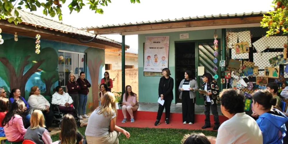 Além das crianças, o projeto também tem encontros mensais para mulheres e para a terceira idade, no chamado Bando Saudade