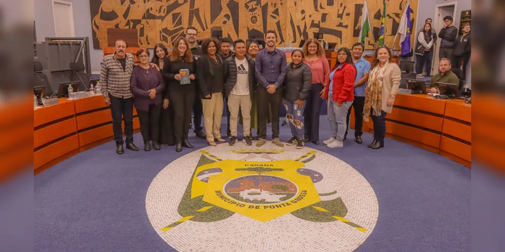 Homenageados e participantes posam para a foto