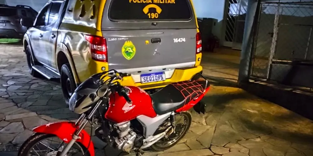 Motocicleta também foi apreendida pelas autoridades