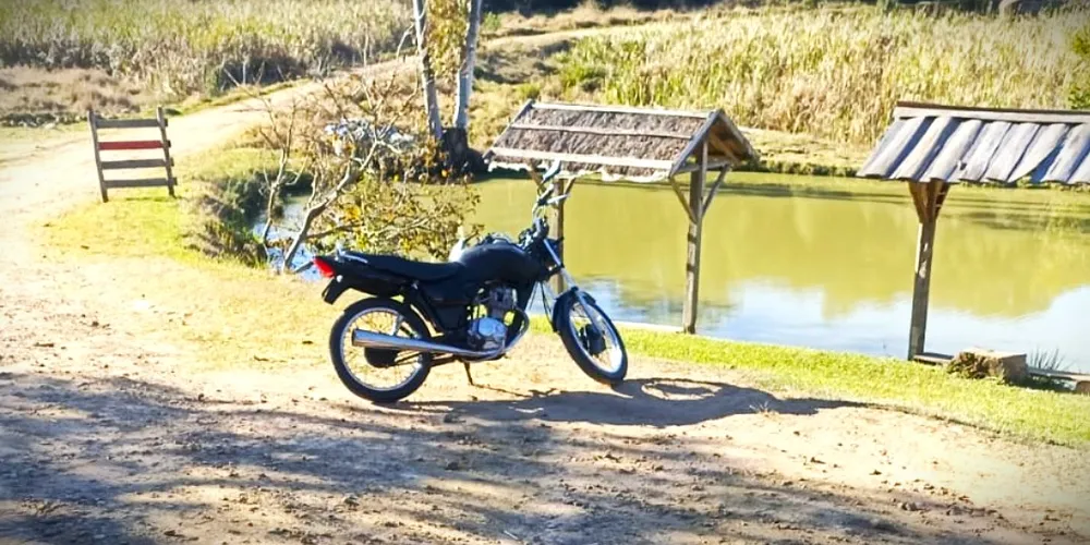 Motocicleta era o alvo do suspeito, que segue foragido