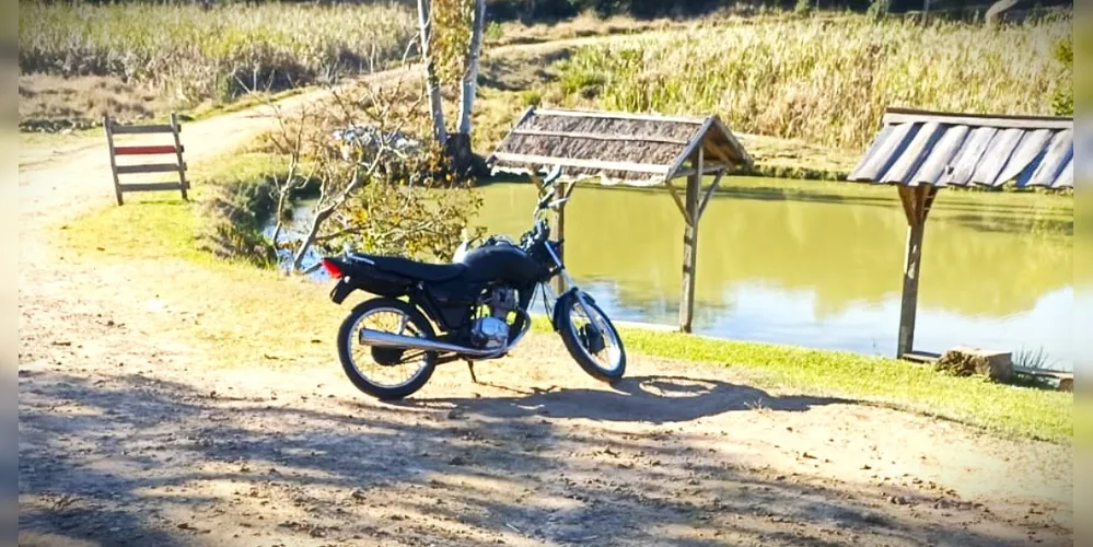 Motocicleta era o alvo do suspeito, que segue foragido
