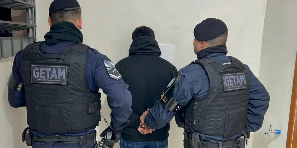 O homem foi preso e encaminhado para a 13ª Subdivisão Policial de Ponta Grossa