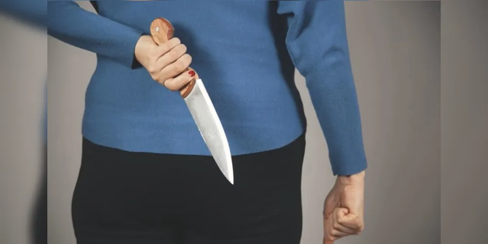 Mulher usa faca para matar o marido