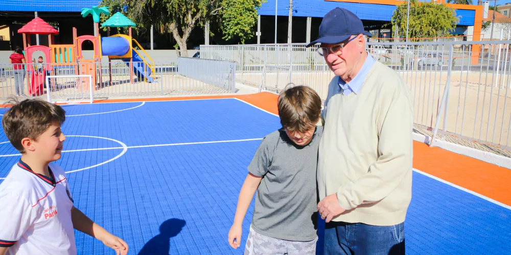 O prefeito Reinaldo Cardoso esteve em uma das quadras