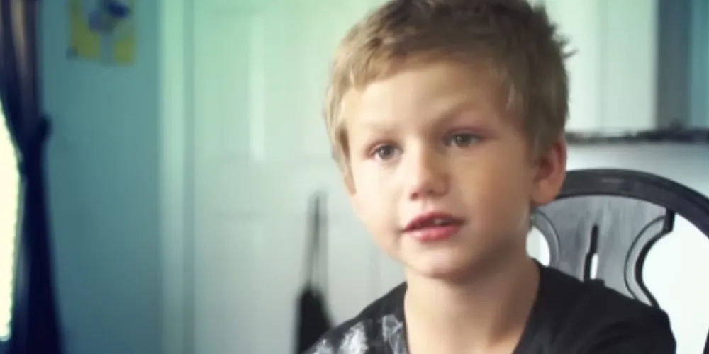 Cade tinha 7 anos na época