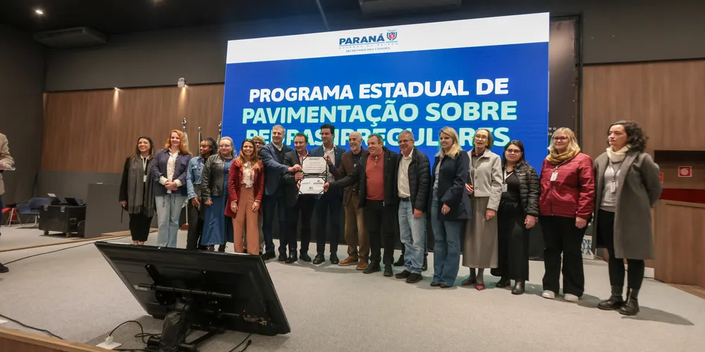 O secretário das Cidades, Guto Silva, lança nesta terça-feira (15) o Programa Estadual Pavimentação sobre Pedras Irregulares .