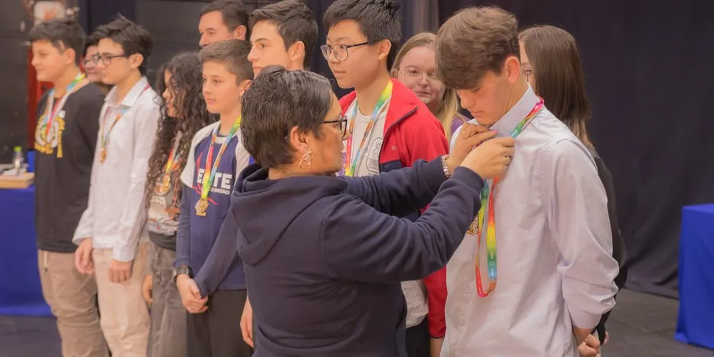 Os 99 estudantes premiados conquistaram 133 medalhas no âmbito nacional e estadual