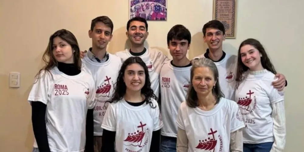 Há cerca de dois anos, jovens realizam ações para conquistar os recursos necessários para a viagem