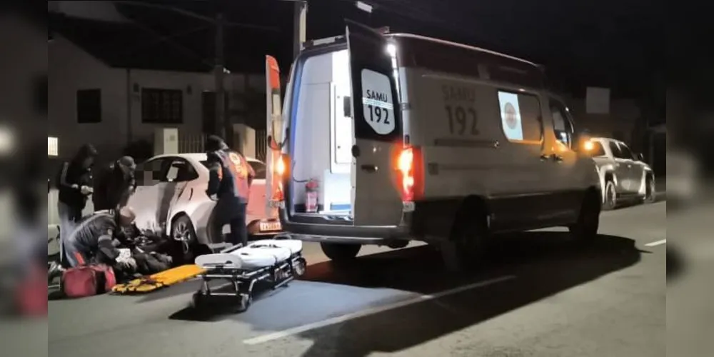 Piloto da moto foi atendido pelo SAMU