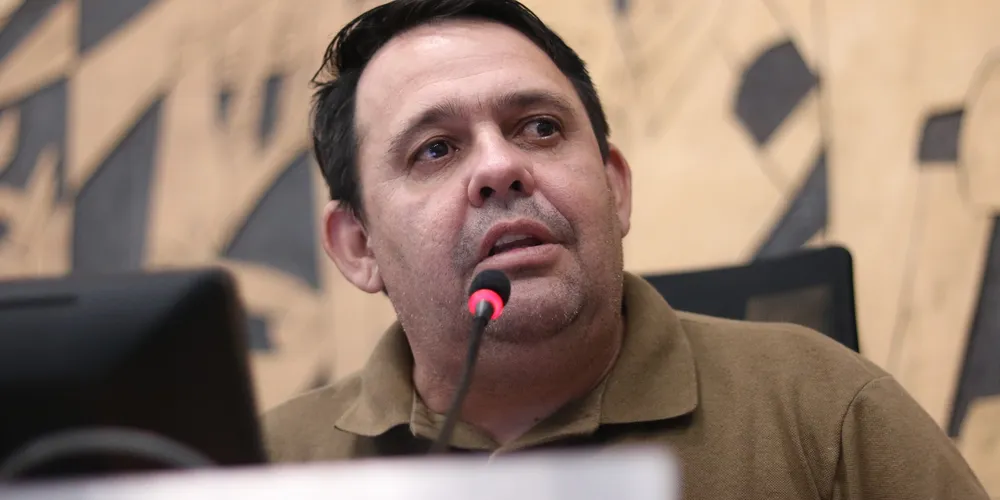 Político em sessão da Câmara de Vereadores