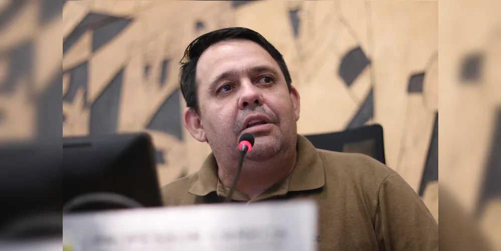 Político em sessão da Câmara de Vereadores