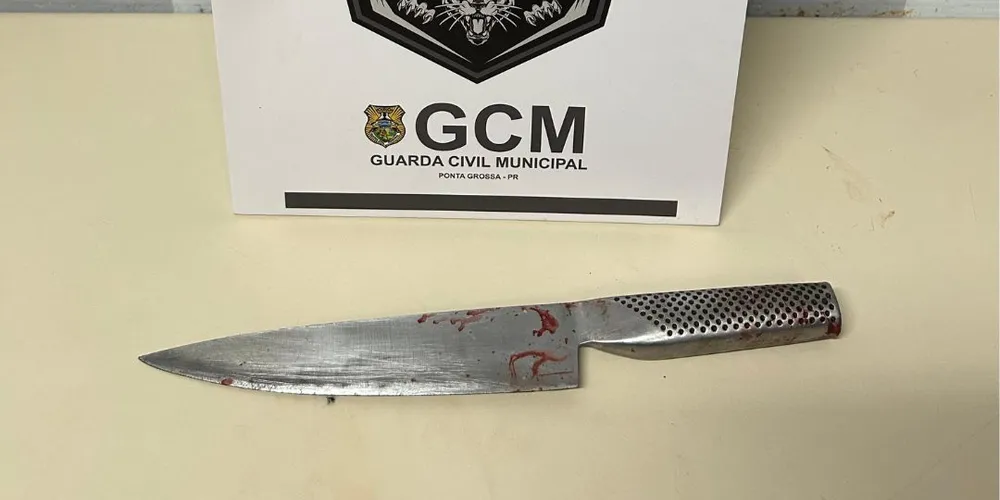 A faca foi apreendida pela GCM