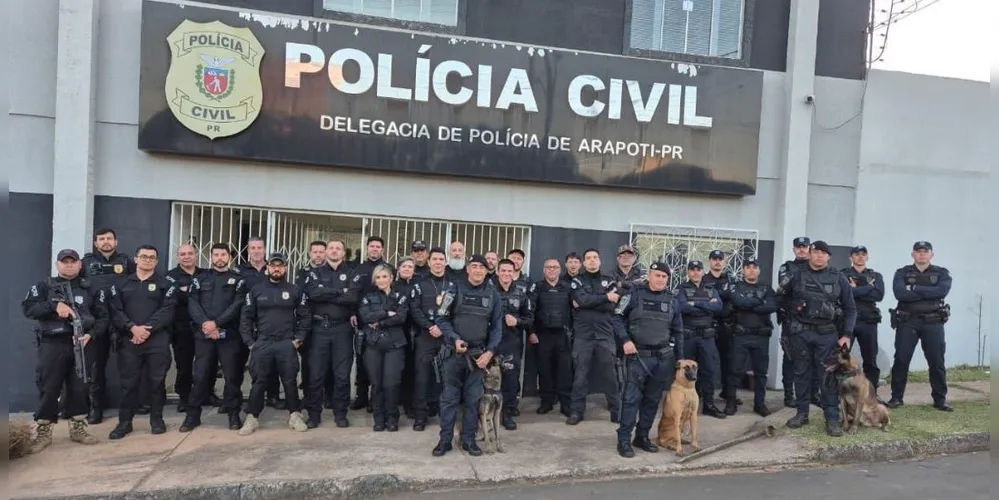 As equipes conseguiram apreender porções de crack e maconha