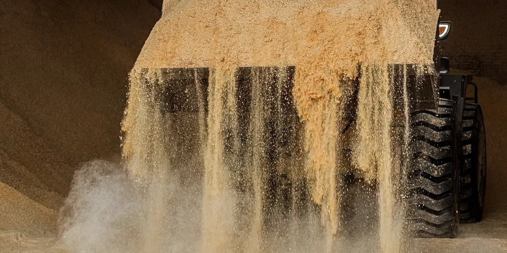 A Pinhopó utiliza resíduos da indústria madeireira, de várias regiões, para produzir a ‘farinha de madeira’