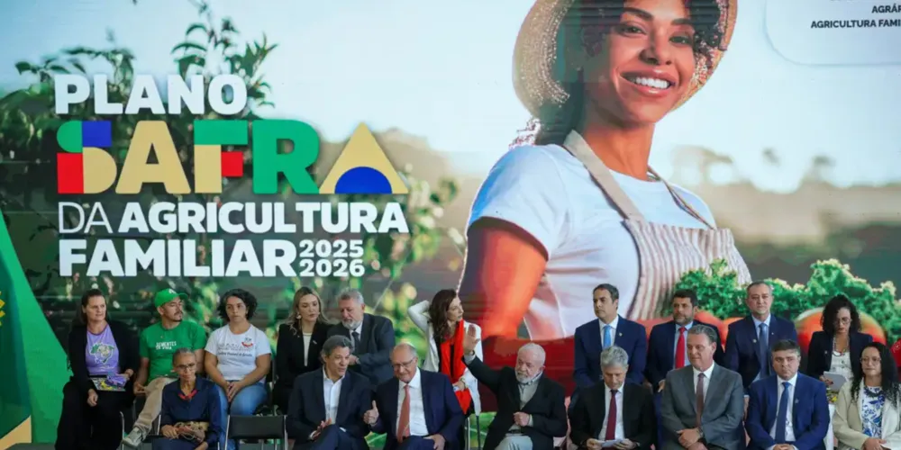 Em cerimônia no Palácio do Planalto, Lula comemorou a expansão do programa ao longo dos anos e a manutenção das taxas de juros em baixa