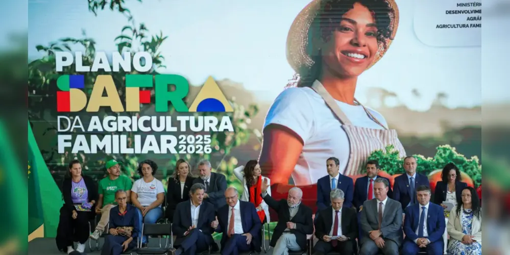 Em cerimônia no Palácio do Planalto, Lula comemorou a expansão do programa ao longo dos anos e a manutenção das taxas de juros em baixa