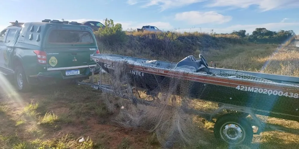 Polícia Ambiental realiza a apreensão de redes de pesca predatória