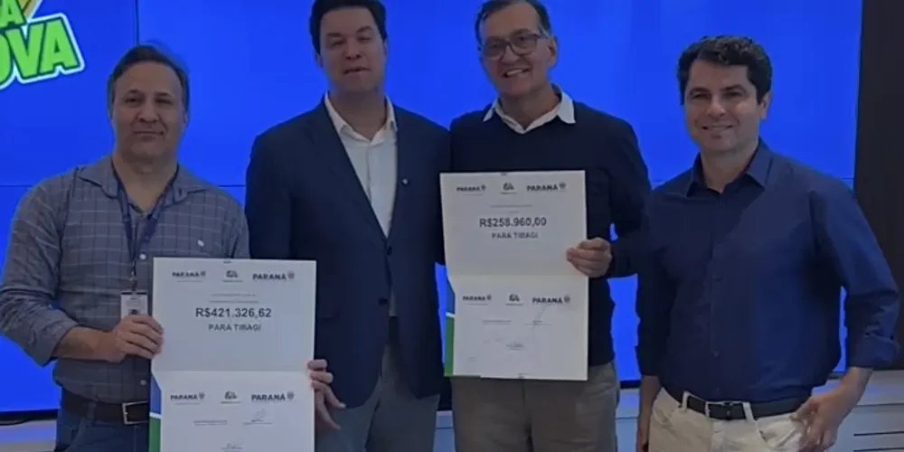 Entrega simbólica realizada no Palácio Iguaçu, em Curitiba, com a presença do prefeito Rildo Leonardi e comitiva