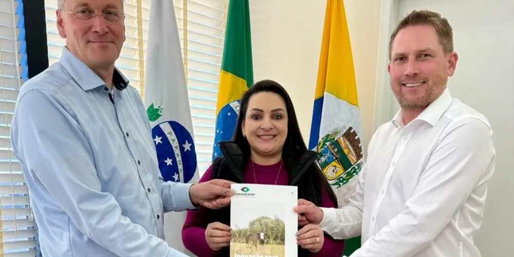 Elisangela Pedroso recebe representantes da empresa na prefeitura da cidade