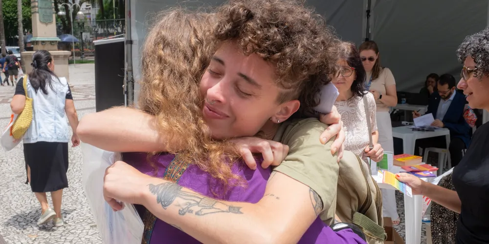 Jovem realiza retificação de prenome e gênero em mutirão