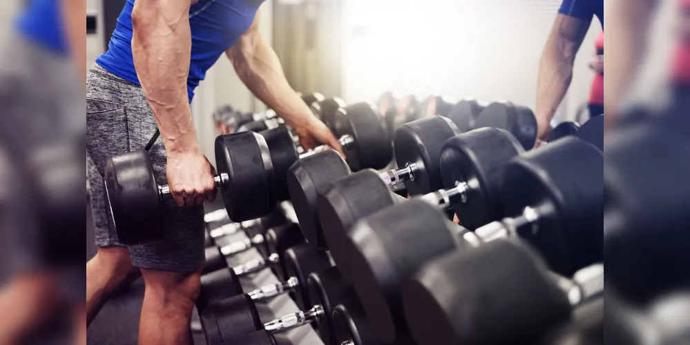Além de colaborar com a queima de gordura e o fortalecimento muscular, a prática de exercícios físicos ajuda a manter o sistema imunológico em bom funcionamento