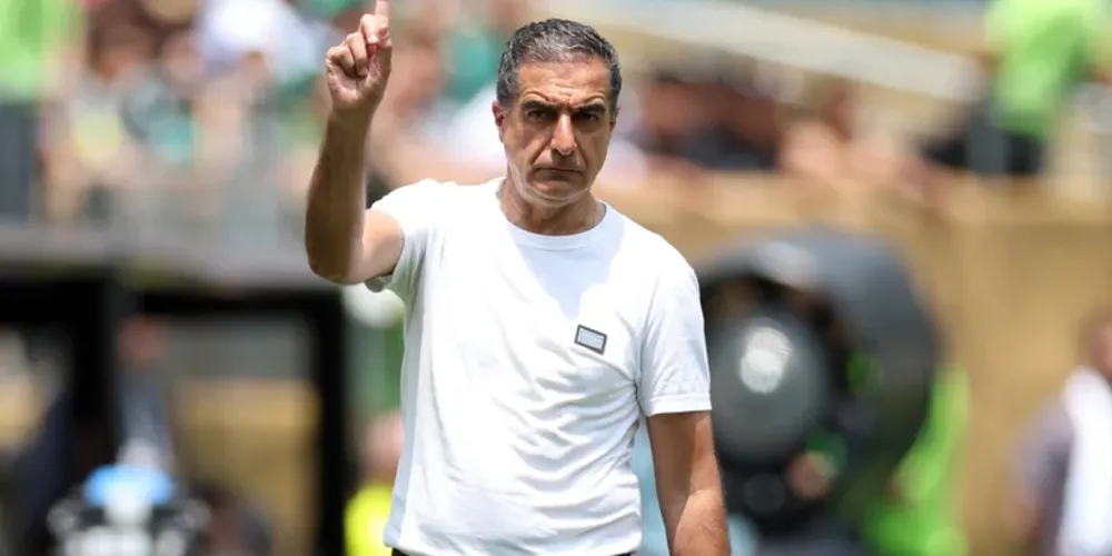 O clube carioca informou a demissão por meio das redes sociais