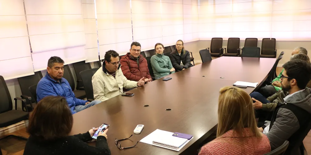 O Procon de Castro promoveu uma reunião com representantes dos postos de combustíveis do município