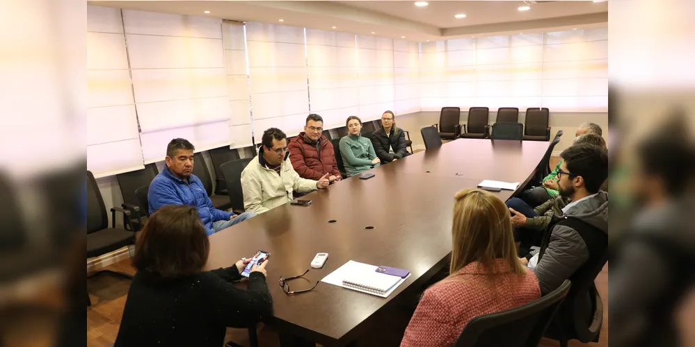 O Procon de Castro promoveu uma reunião com representantes dos postos de combustíveis do município