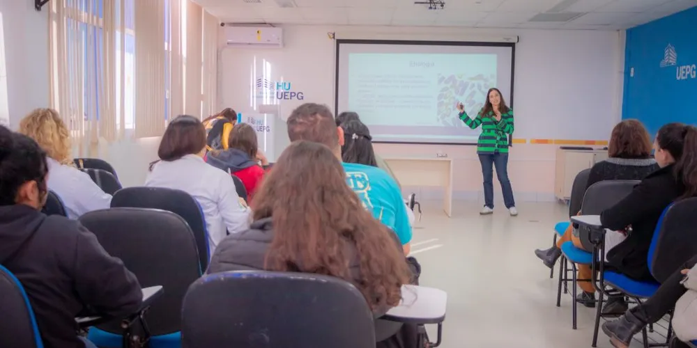 A reunião científica do mês de julho da Aparcih contou com a participação de 96 pessoas, sendo 71 de maneira online e 25 presencialmente