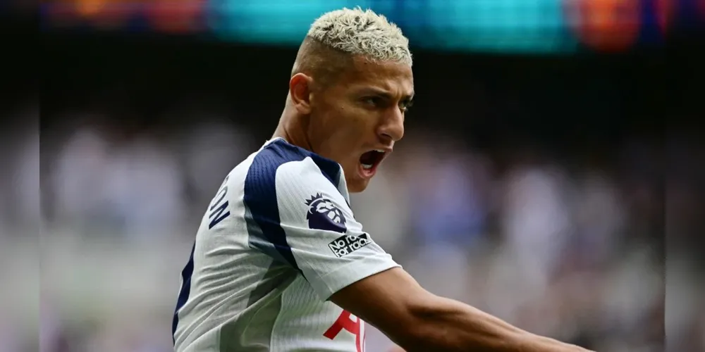 Richarlison em partida pelo Tottenham