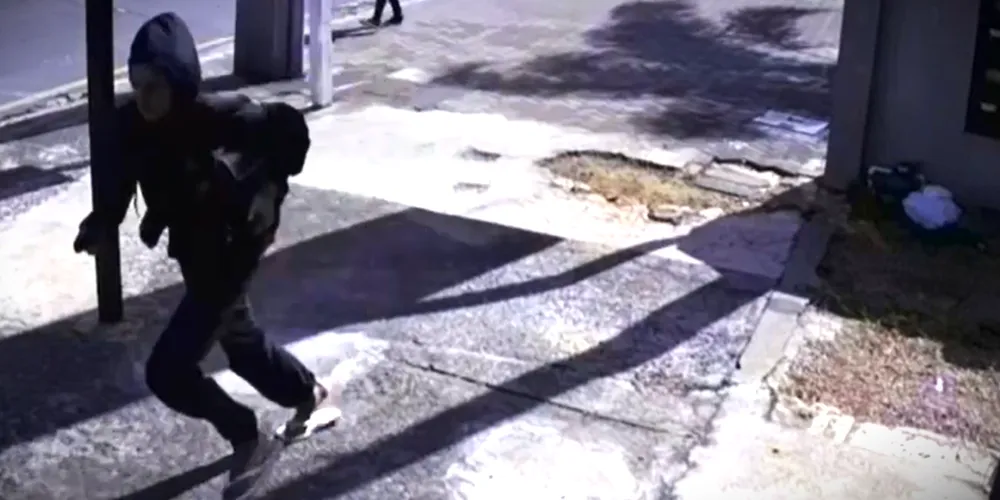 Suspeito foge e é perseguido pelo policial aposentado