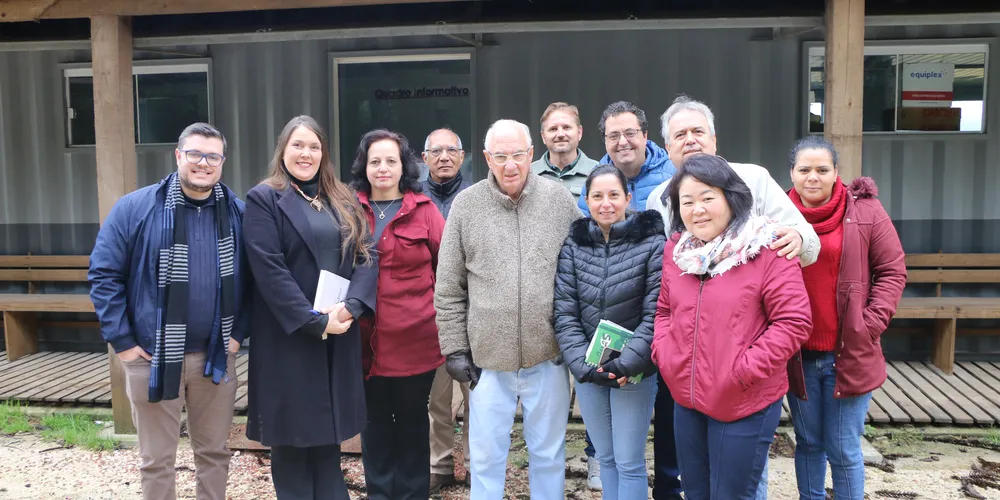 Secretários e autoridades também estiveram presentes na visita aos dois distritos