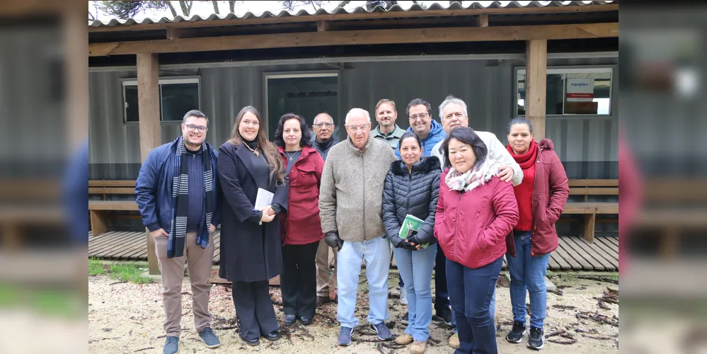 Secretários e autoridades também estiveram presentes na visita aos dois distritos