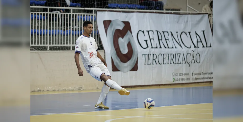 Sérgio Berranteiro jogando com as cores do ACGF/Gerencial