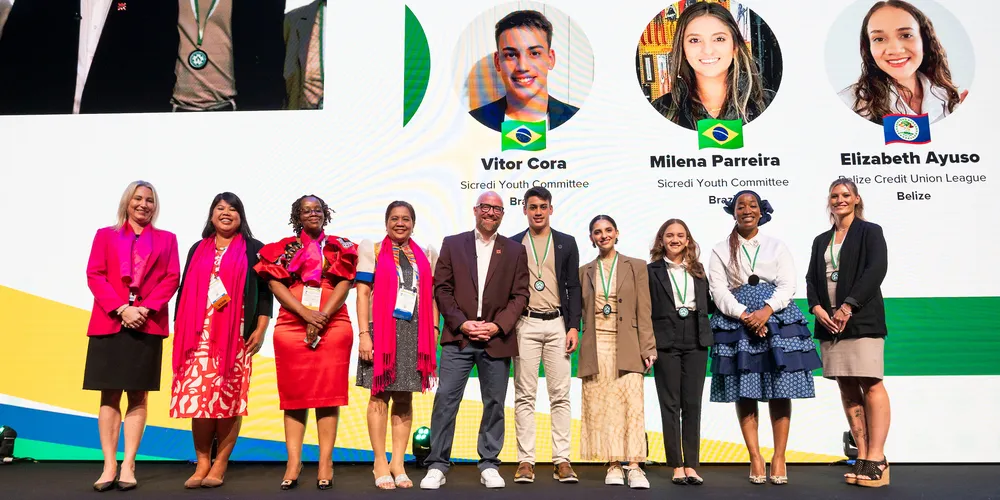 Associada da Sicredi Campos Gerais e Grande Curitiba PR/SP, Milena Parreira foi reconhecida em Estocolmo pela liderança em uma série de ações de impacto social