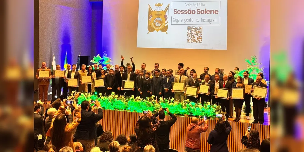 Cerimônia homenageou 26 pessoas com o Título de Cidadania, na noite dessa quarta-feira (30)