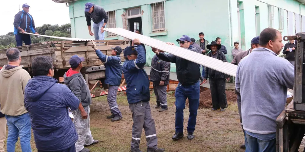Telhas foram entregues ao município