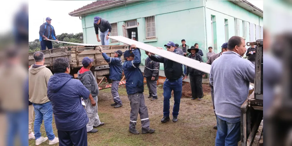 Telhas foram entregues ao município