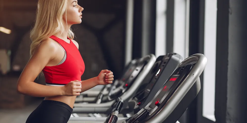 Treinar em jejum, usar roupas térmicas ou realizar treinos várias vezes ao dia pode prejudicar a saúde