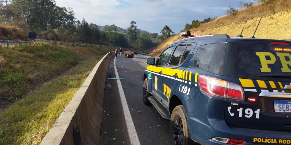 Apesar do capotamento, o condutor sofreu lesões leves