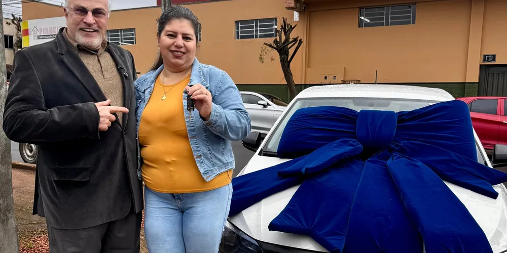 A ganhadora recebeu as chaves diretamente das mãos do presidente do Condor, Pedro Joanir Zonta