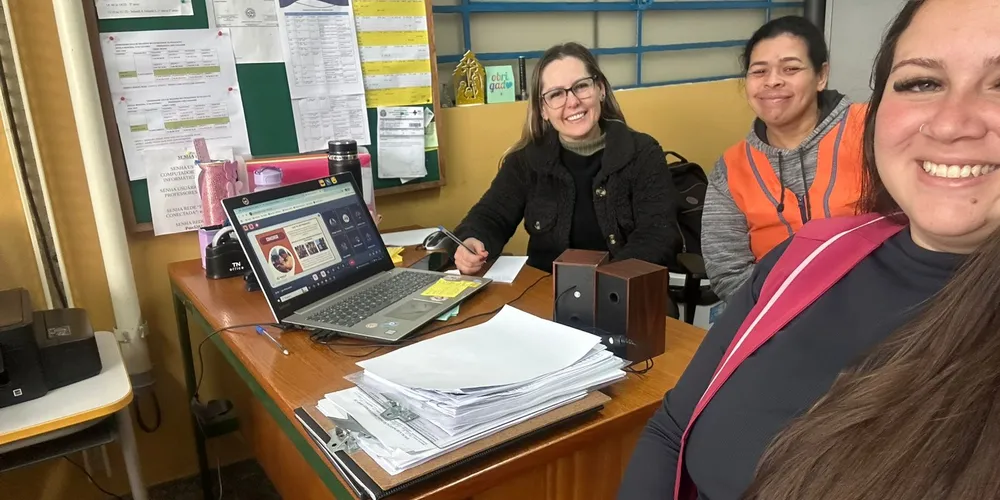 Mais de 20 educadores participaram da reunião nesta sexta-feira