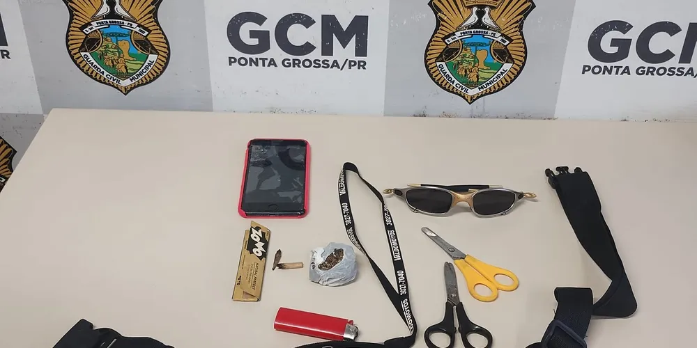 Material encontrado sob a posse do menor