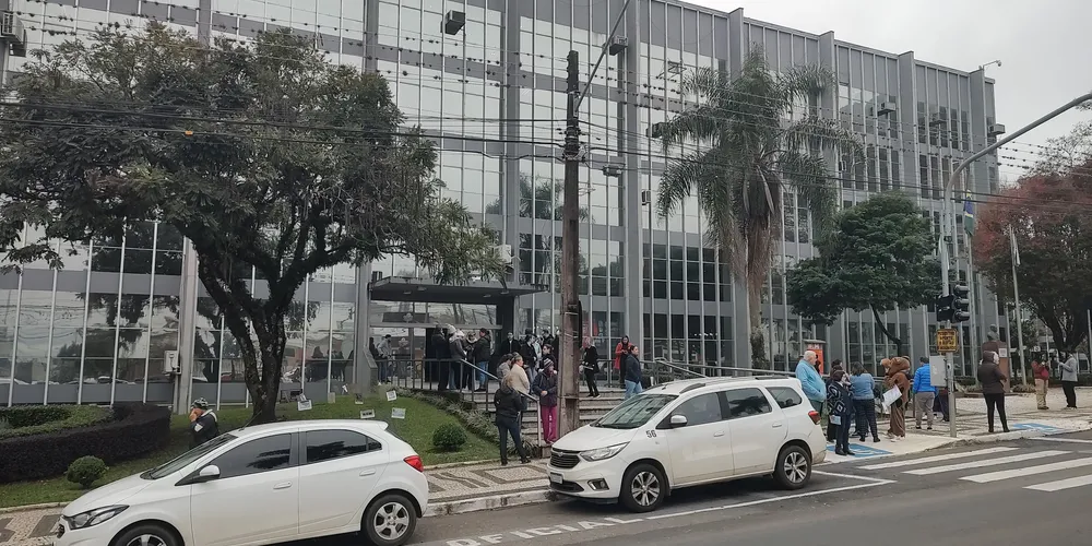 Ato também aconteceu em frente à Prefeitura