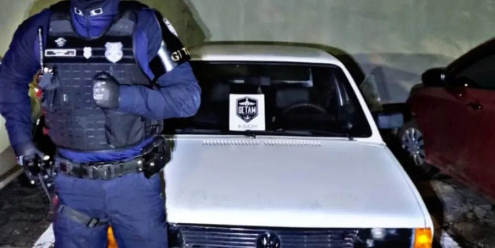 Carro foi levado para a 13ª Subdivisão Policial (SDP)