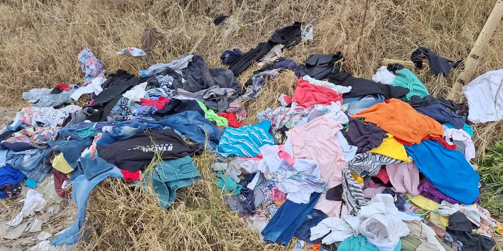 As roupas foram encontradas nesta manhã de quarta (9)