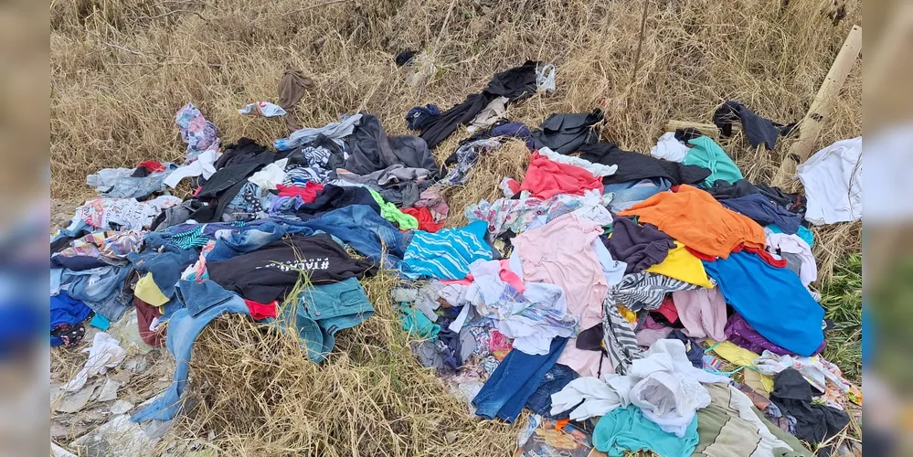 As roupas foram encontradas nesta manhã de quarta (9)